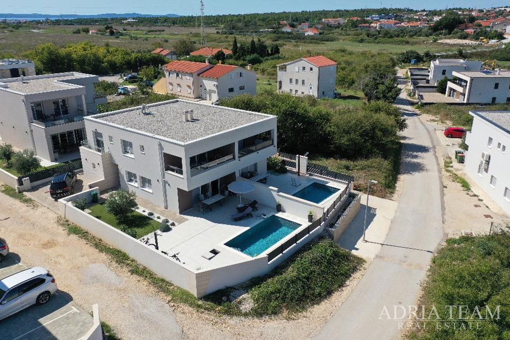 VILA  S BAZENOM, POGLED NA MORE - NIN, ZADAR