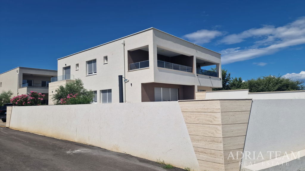 VILA  S BAZENOM, POGLED NA MORE - NIN, ZADAR