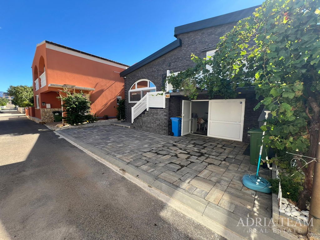 KUĆA S POGLEDOM NA MORE - VIR