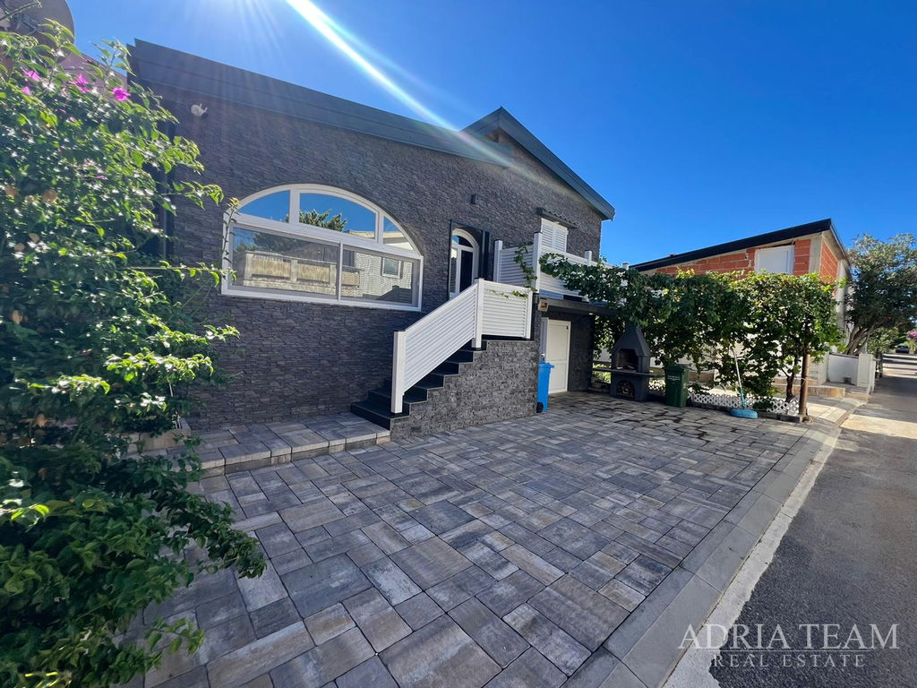 KUĆA S POGLEDOM NA MORE - VIR