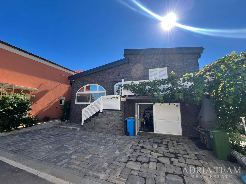 KUĆA S POGLEDOM NA MORE - VIR