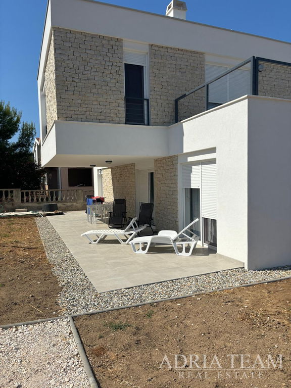 KUĆA S GARAŽOM TE OTVORENIM POGLEDOM NA MORE I PLANINE - VIR