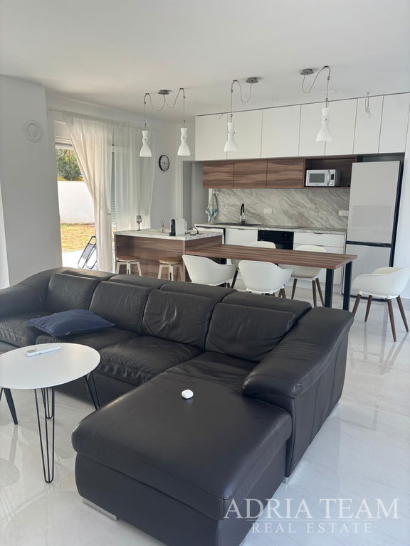 KUĆA S GARAŽOM TE OTVORENIM POGLEDOM NA MORE I PLANINE - VIR