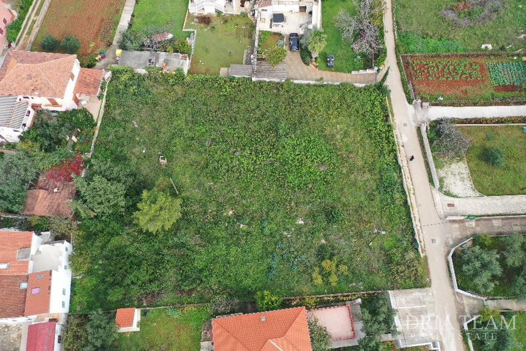 GRAĐEVINSKO ZEMLJIŠTE, 45 m OD MORA - UGLJAN