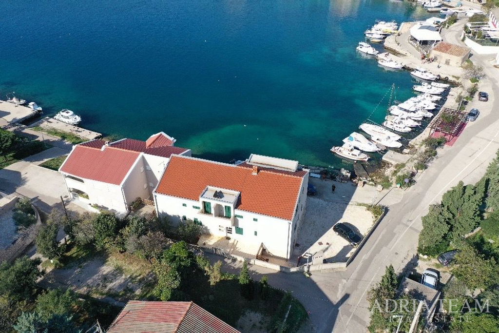 KUĆA PRVI RED DO MORA – ŠIMUNI, OTOK PAG