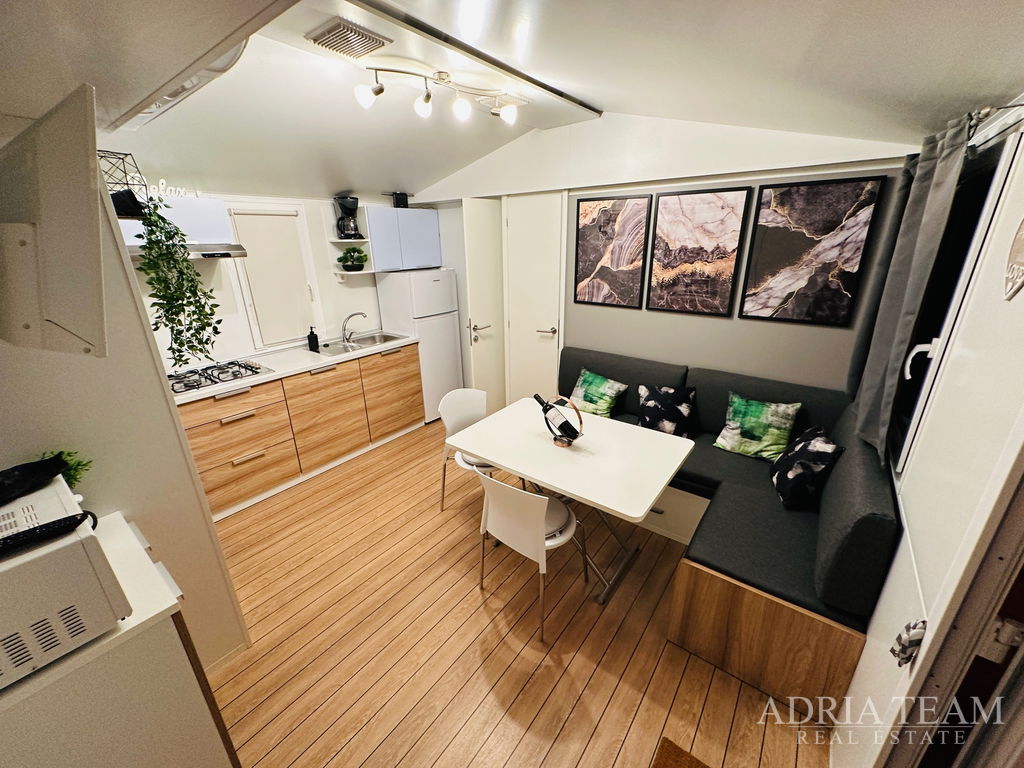 MOBILNA KUĆICA TIPA ADRIA, KAPACITETA 4+2 OSOBE - BIOGRAD NA MORU