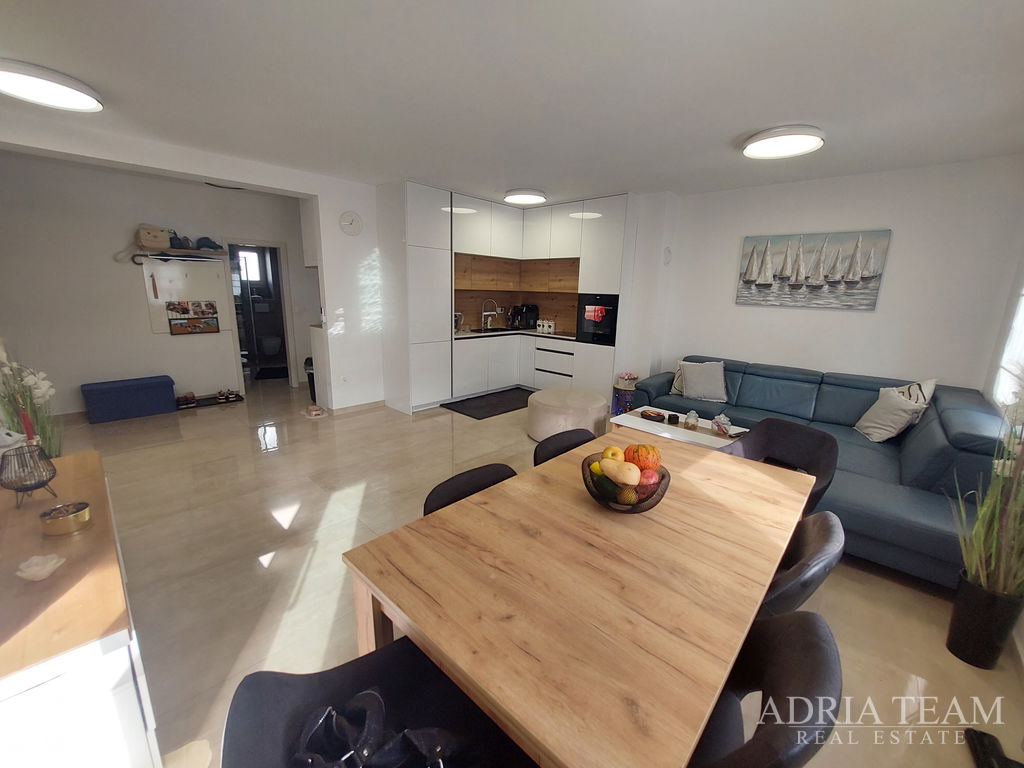 ATRAKTIVAN APARTMAN 80m OD MORA - DIKLO, ZADAR
