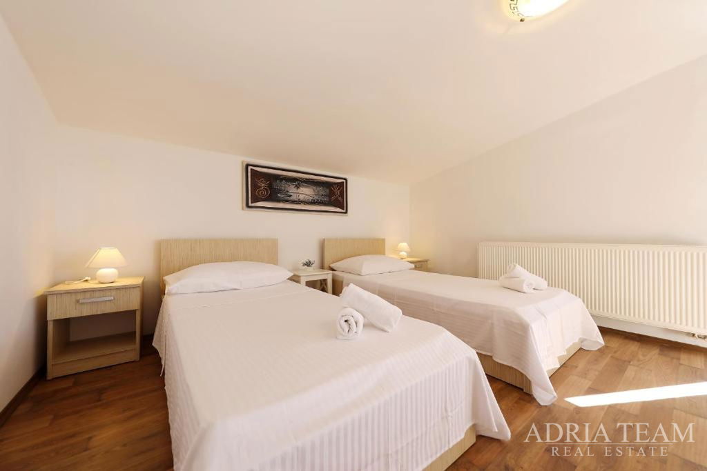 VILA S BAZENOM I POGLEDOM NA MORE - PRIVLAKA, ZADAR