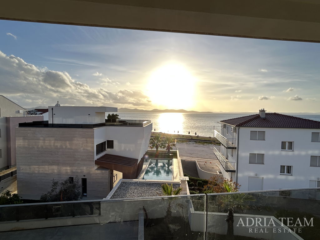 PENTHOUSE UDALJEN 70m OD MORA, NOVOGRADNJA - ZADAR, DIKLO