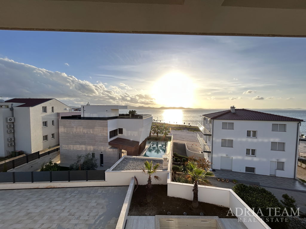 PENTHOUSE UDALJEN 70m OD MORA, NOVOGRADNJA - ZADAR, DIKLO