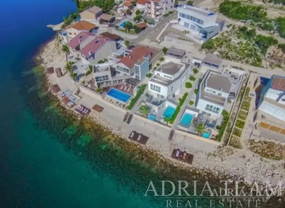 ATRAKTIVNO GRAĐEVINSKO ZEMLJIŠTE S POGLEDOM NA MORE – POSEDARJE nekretnina za prodaju