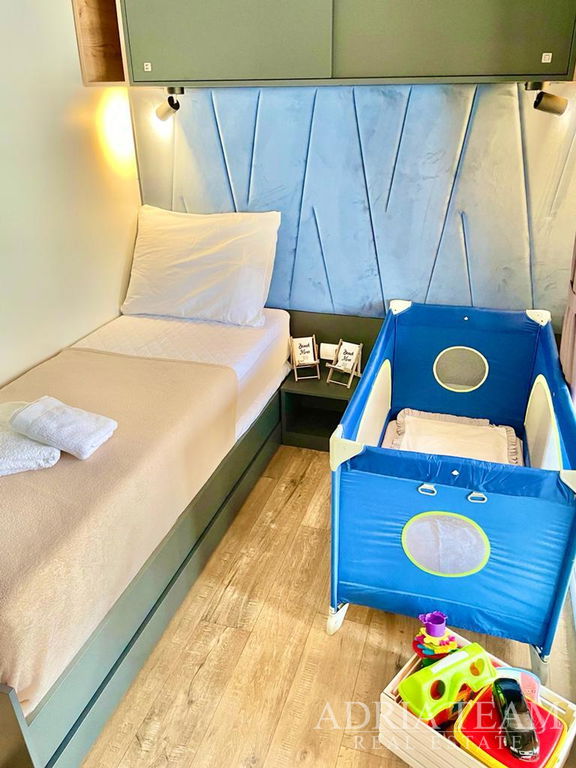 POTPUNO OPREMLJENA LUKSUZNA MOBILNA KUĆICA 6+2, UDALJENA SAMO 320m OD MORA - BIOGRAD NA MORU