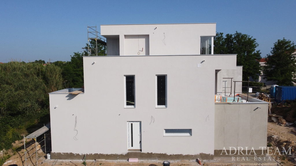 APARTMAN S VRTOM, NOVOGRADNJA - PRIVLAKA