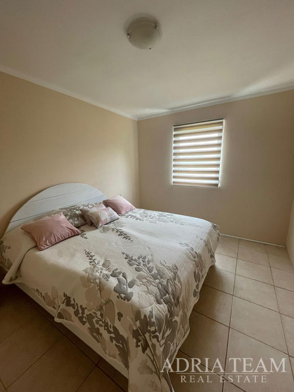 KUĆA PRIZEMNICA S VELIKOM OKUĆNICOM I DVIJE STAMBENE JEDINICE - MALI VAREŠKI, MARČANA