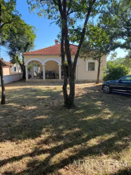 KUĆA PRIZEMNICA S VELIKOM OKUĆNICOM I DVIJE STAMBENE JEDINICE - MALI VAREŠKI, MARČANA nekretnina za prodaju