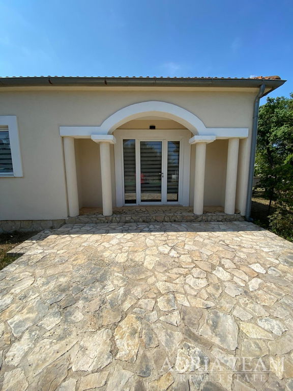 KUĆA PRIZEMNICA S VELIKOM OKUĆNICOM I DVIJE STAMBENE JEDINICE - MALI VAREŠKI, MARČANA