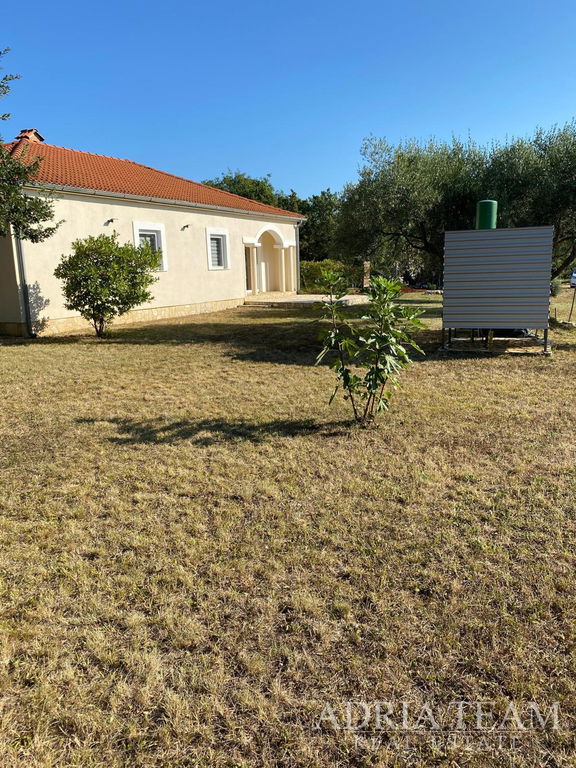 KUĆA PRIZEMNICA S VELIKOM OKUĆNICOM I DVIJE STAMBENE JEDINICE - MALI VAREŠKI, MARČANA