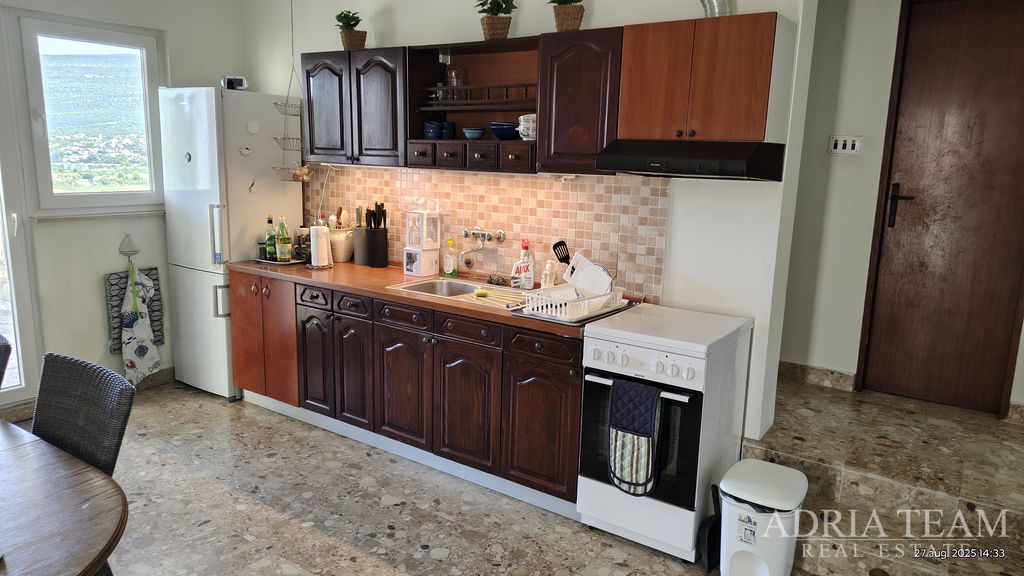 KUĆA S PRELIJEPIM OTVORENIM POGLEDOM NA MORE, DJELOMIČNO OBNOVLJENA - DONJI KARIN