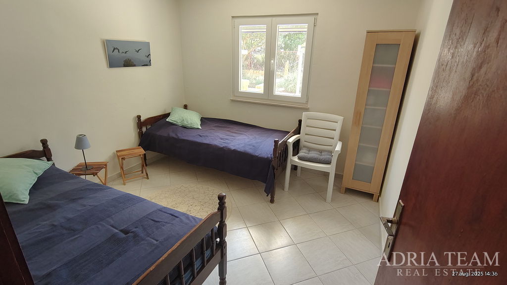 KUĆA S PRELIJEPIM OTVORENIM POGLEDOM NA MORE, DJELOMIČNO OBNOVLJENA - DONJI KARIN