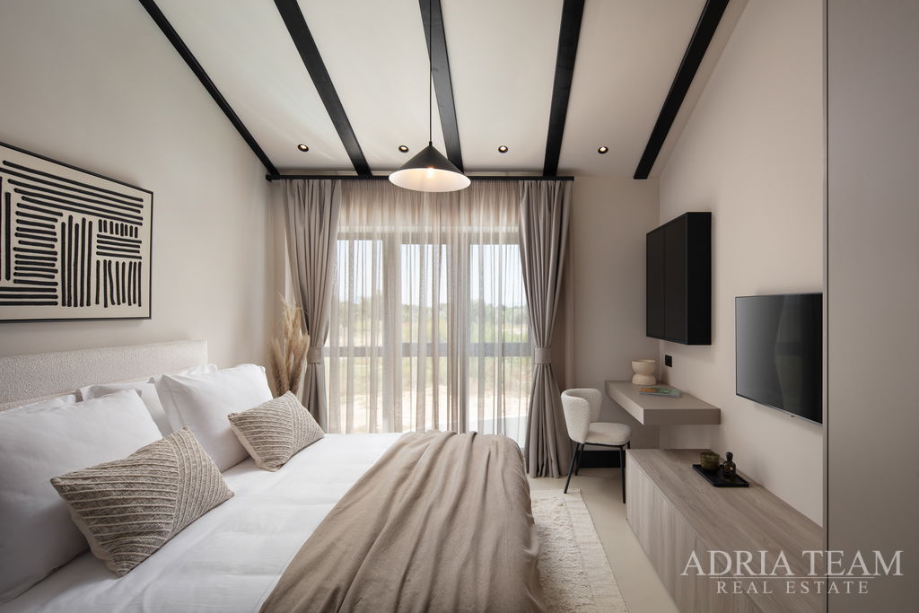 KUĆA S LJETNOM KUHINJOM I BAZENOM, NOVOGRADNJA - VISOČANE