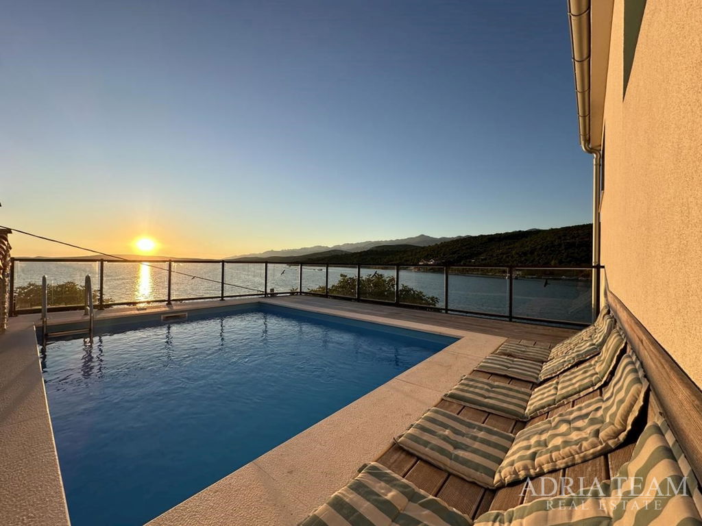 PREUREĐENA APARTMANSKA KUĆA, PRVI RED DO MORA - MEKA DRAGA, KRUŠEVO