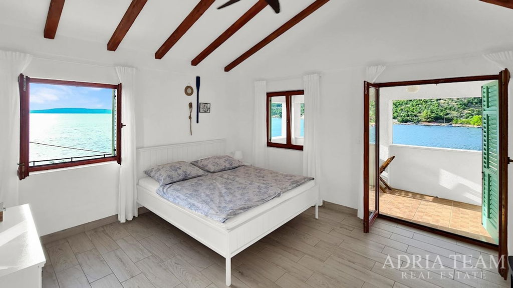 PREUREĐENA APARTMANSKA KUĆA, PRVI RED DO MORA - MEKA DRAGA, KRUŠEVO