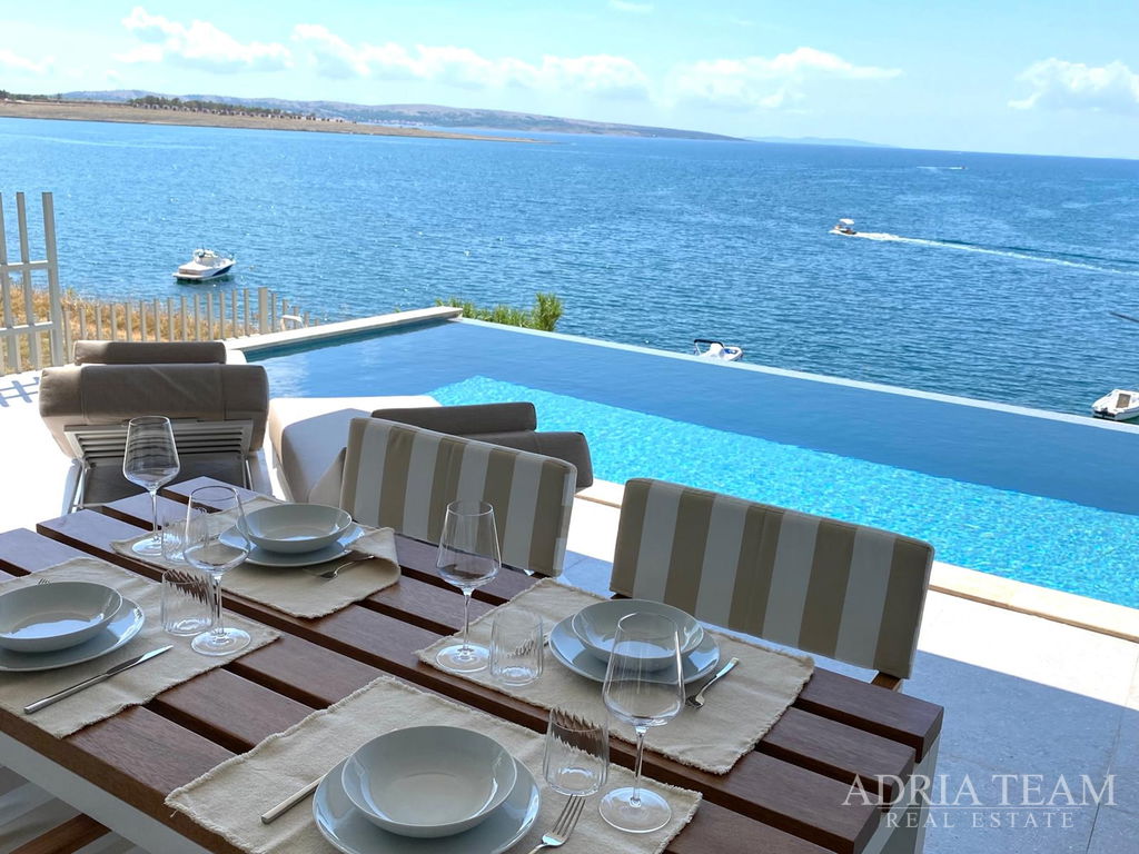 LUKSUZAN DVOETAŽNI APARTMAN, PRVI RED DO MORA, NOVOGRADNJA - POVLJANA, PAG