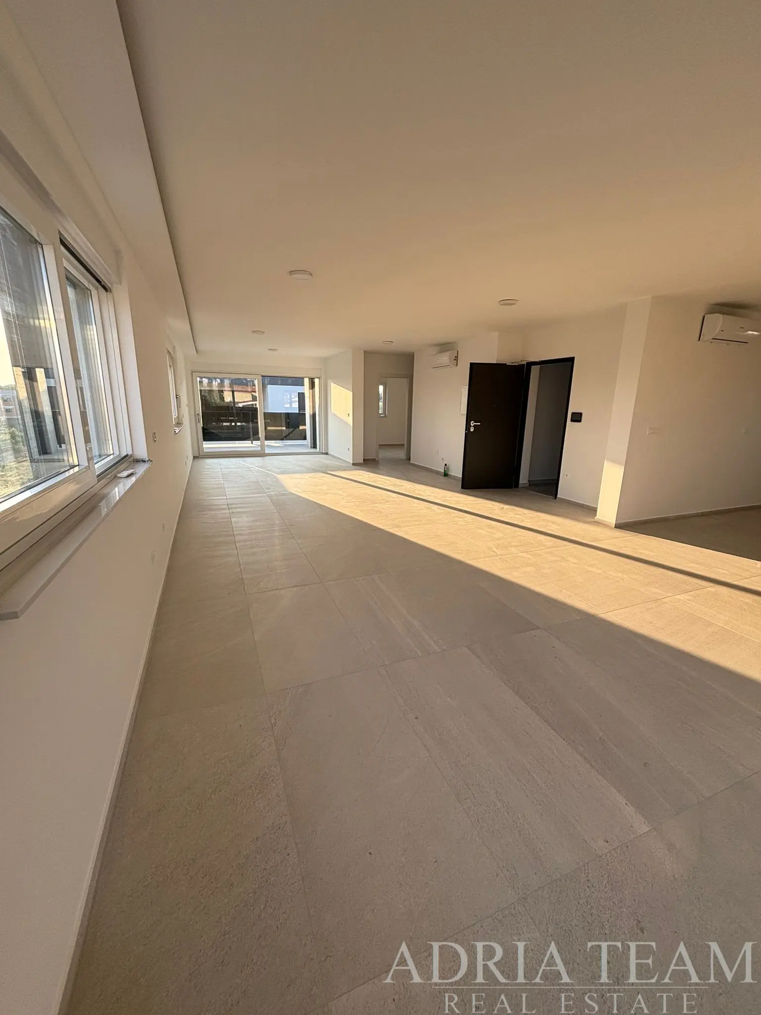 APARTMAN BLIZU PLAŽE, ZGRADA 1., NOVO, 150m OD MORA - PRIVLAKA