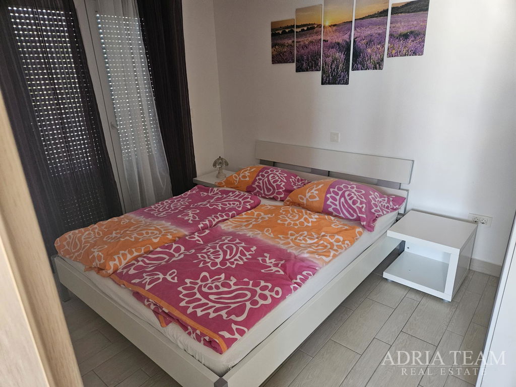 APARTMAN S BALKONOM NA PRVOM KATU, 15m OD MORA - RTINA, BENIĆI