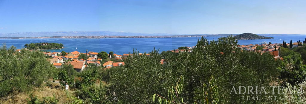 GRAĐEVINSKO ZEMLJIŠTE S PROJEKTOM ZA VILU S BAZENOM, POGLED NA MORE - PREKO, UGLJAN