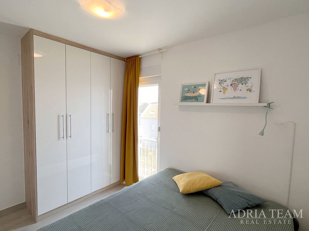 APARTMAN U PRVOM REDU DO MORA – POVLJANA, OTOK PAG