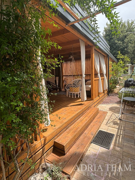 PRODAJE SE POTPUNO OPREMLJENA MOBILNA KUĆA – 70 m OD MORA Biograd na Moru – Camping Park Soline