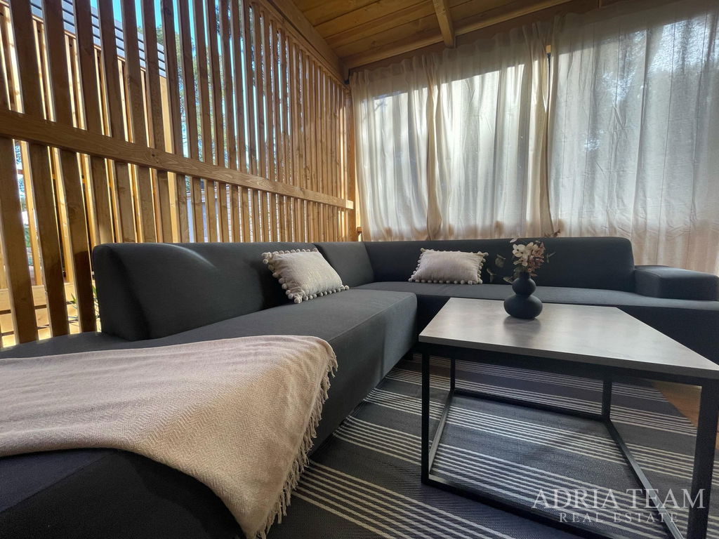 PRODAJE SE POTPUNO OPREMLJENA MOBILNA KUĆA – 70 m OD MORA Biograd na Moru – Camping Park Soline