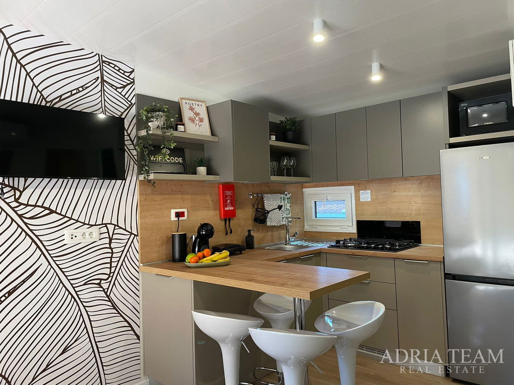 MOBILNA KUĆA 150m OD MORA – BIOGRAD NA MORU