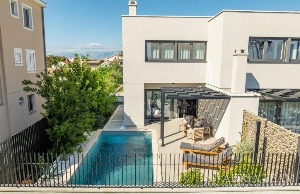 DVOJNA KUĆA  126m2 - PRIVLAKA