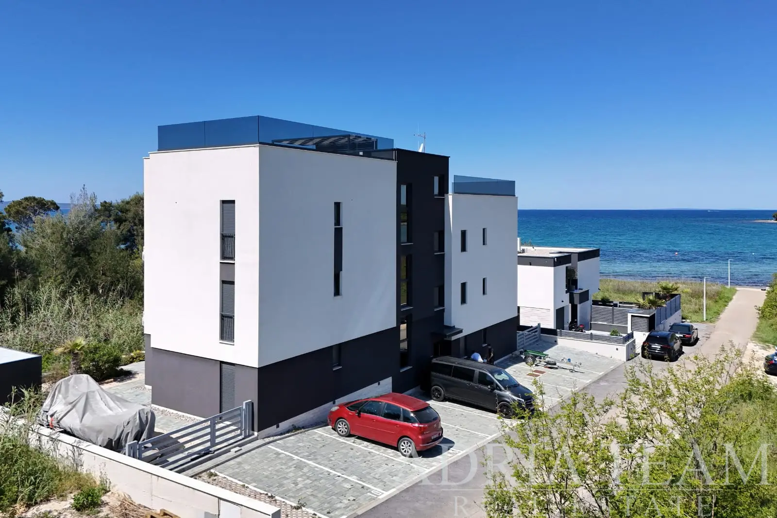 PENTHOUSE - S POGLEDOM NA MORE - PRIVLAKA