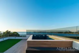 PENTHOUSE - S POGLEDOM NA MORE - PRIVLAKA nekretnina za prodaju