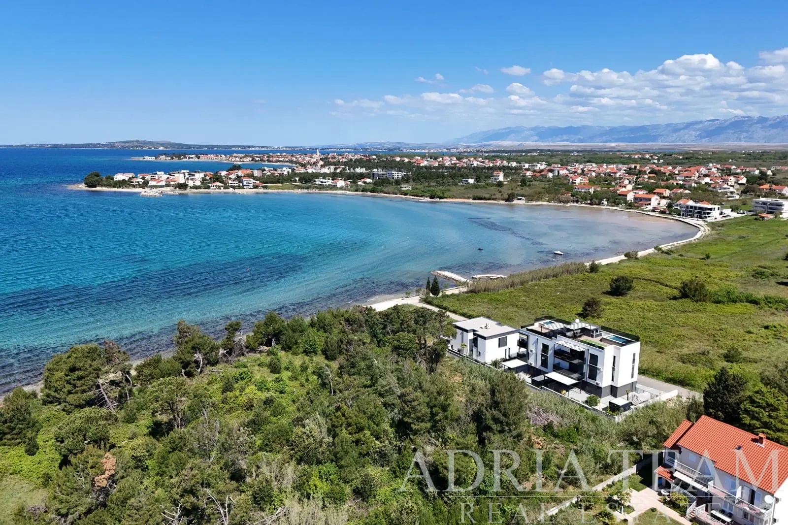PENTHOUSE - S POGLEDOM NA MORE - PRIVLAKA