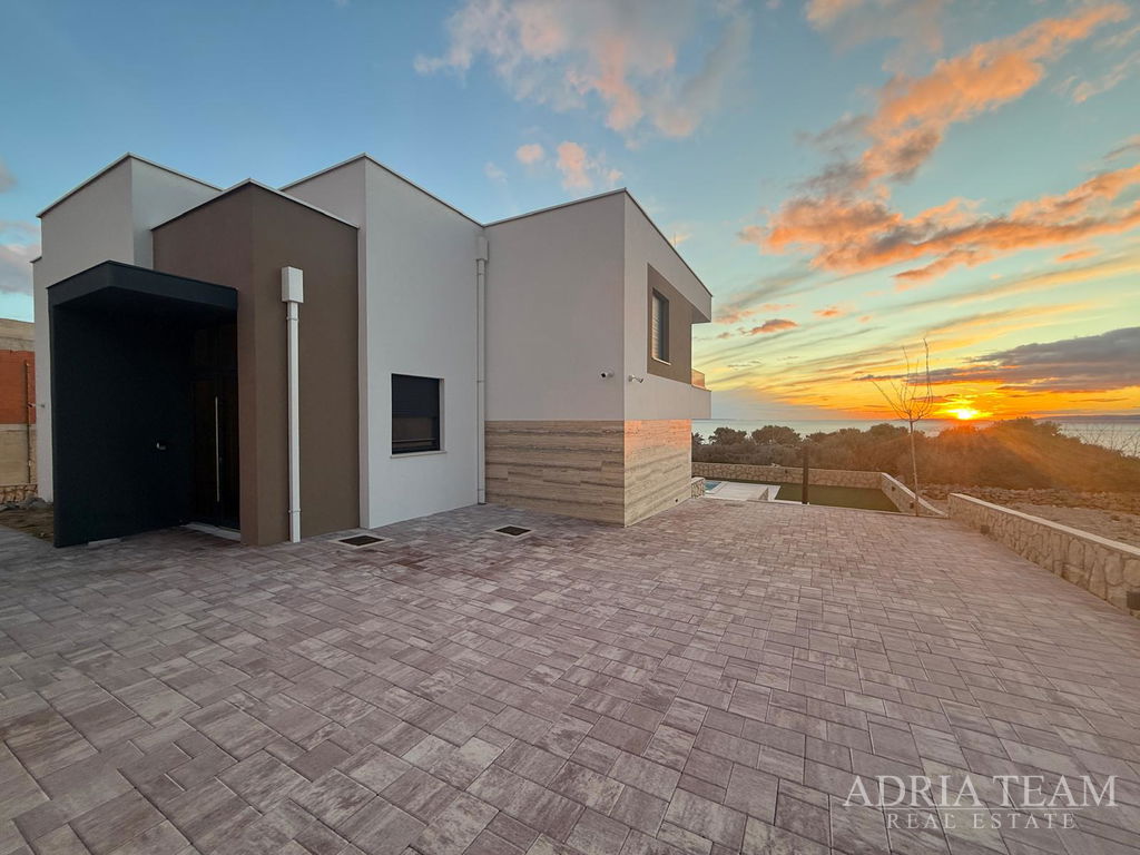 LUKSUZNA VILA S BAZENOM – NOVALJA, PAG