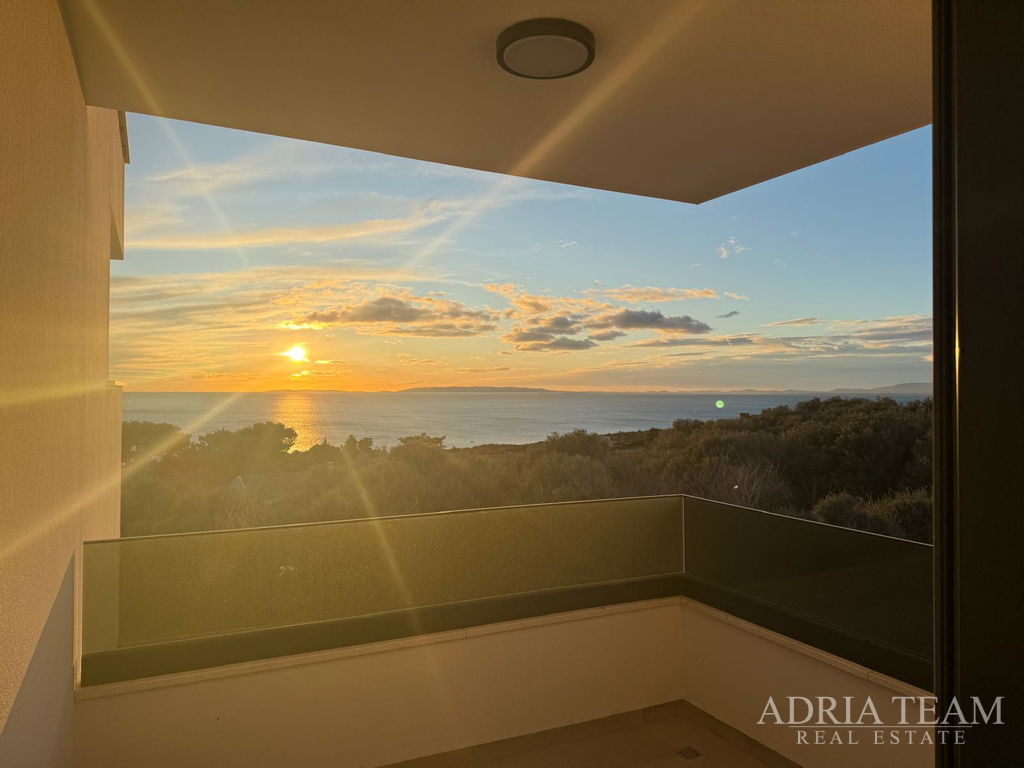 LUKSUZNA VILA S BAZENOM – NOVALJA, PAG