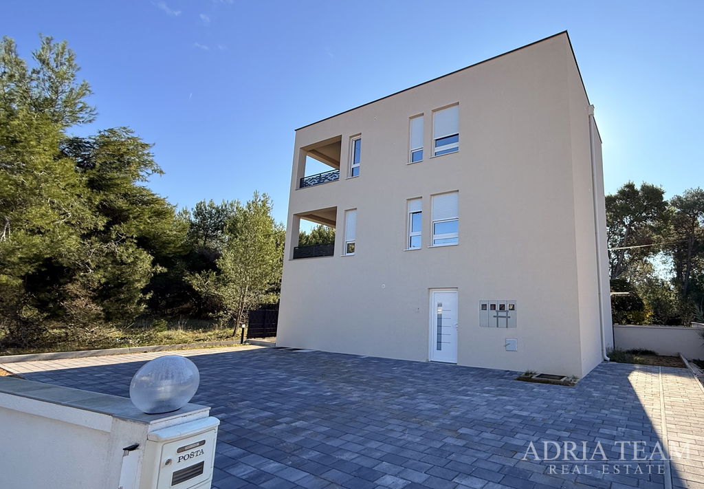 APARTMAN U NOVOGRADNJI 550 m OD MORA – VIR