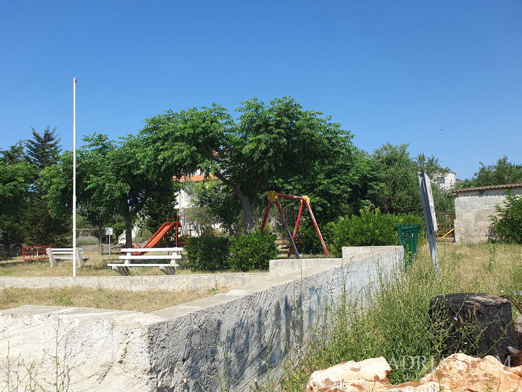 GRAĐEVINSKO ZEMLJIŠTE S IZDANIM PROJEKTOM I DOZVOLOM – PRIVLAKA, MLETIK