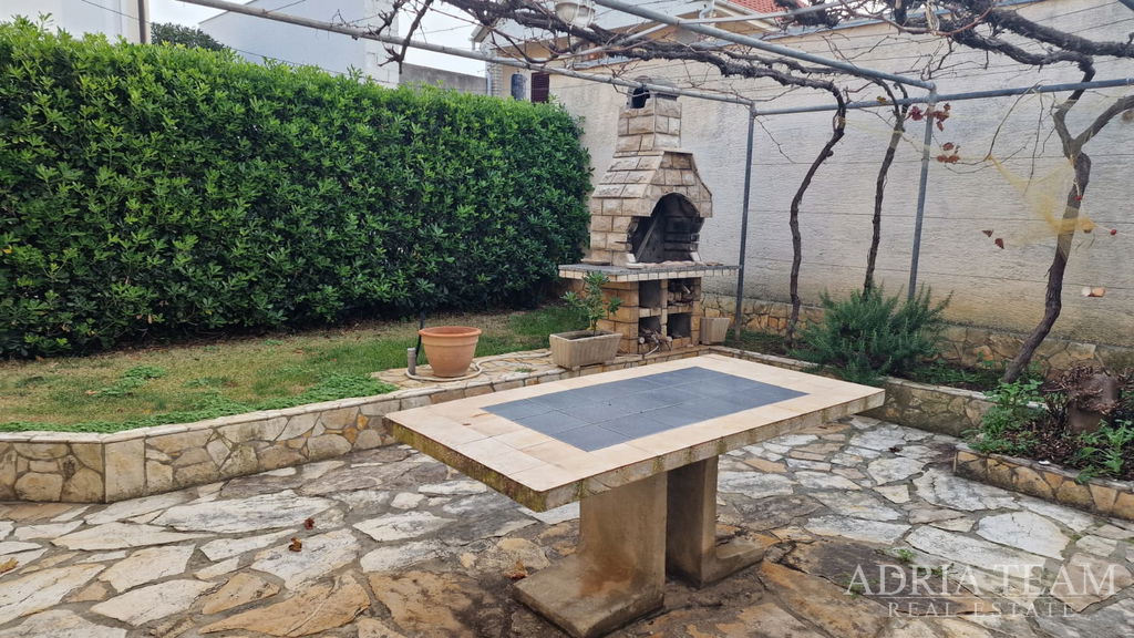 RENOVIRANA KUĆA – 300 M OD MORA – VIR