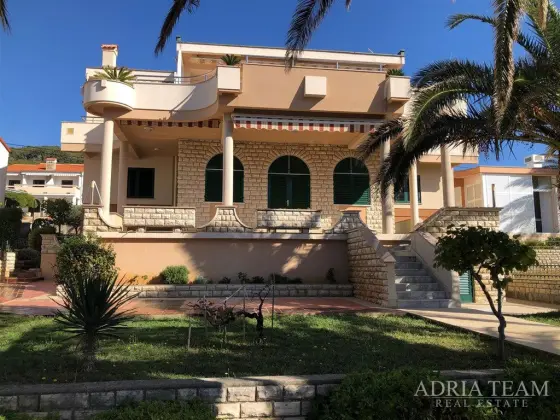 PREKRASNA DVOKATNICA S TRI APARTMANA – PRVI RED DO MORA – STARA NOVALJA, OTOK PAG nekretnina za prodaju
