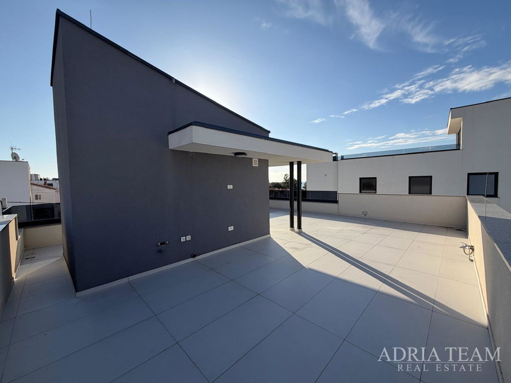 LUKSUZNA VILA S BAZENOM – VIR