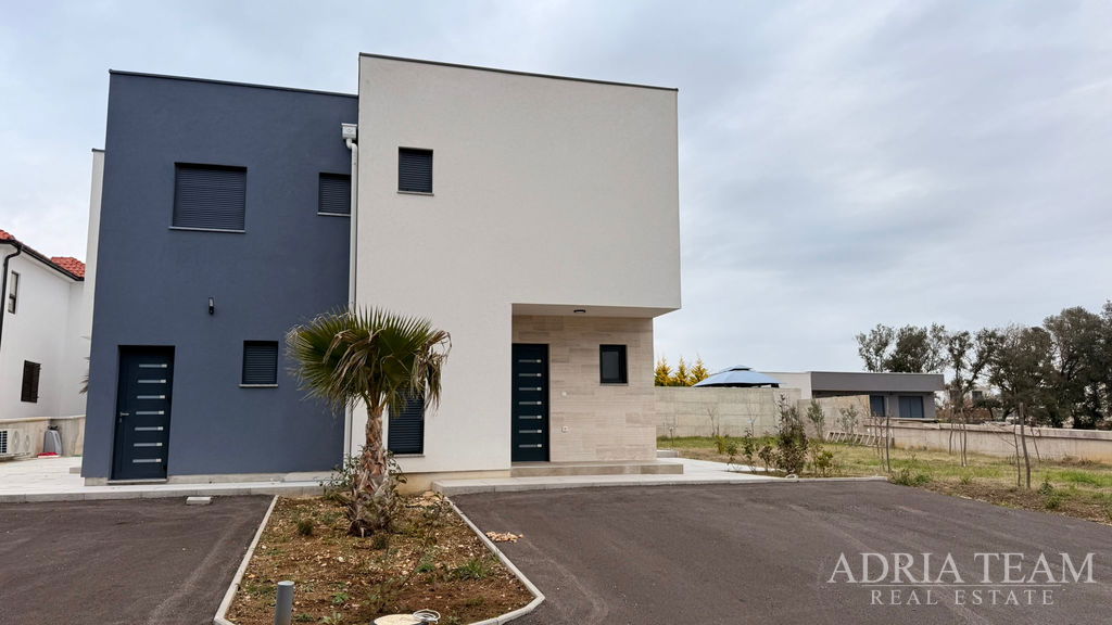 MODERNA DUPLEX KUĆA S1 S BAZENOM - ZATON,NIN