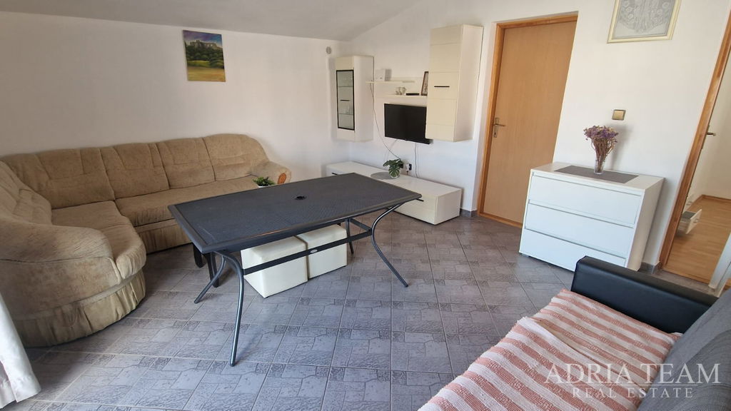 KUĆA S TRI STAMBENE JEDINICE, 200m OD MORA – VIR