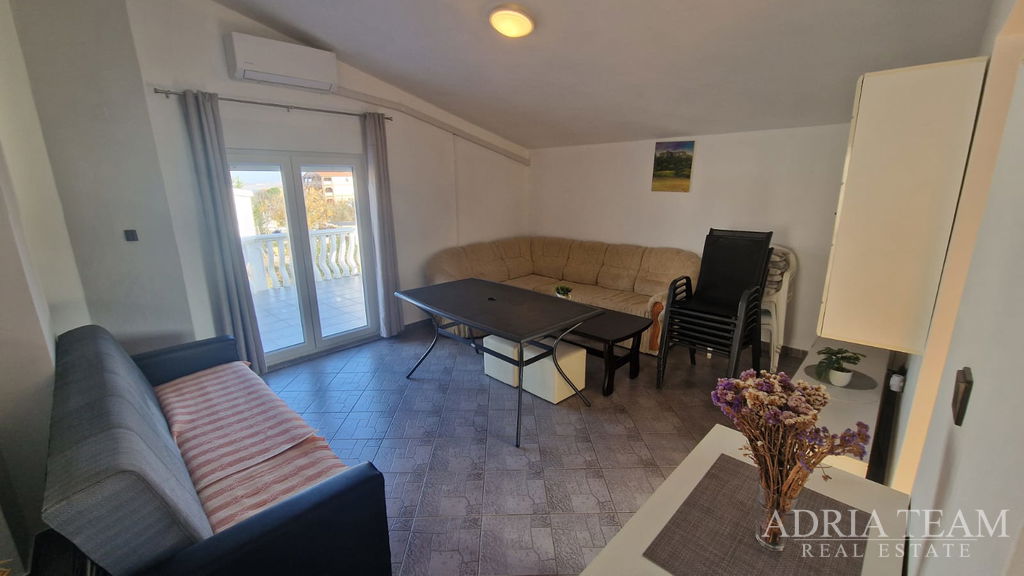 KUĆA S TRI STAMBENE JEDINICE, 200m OD MORA – VIR