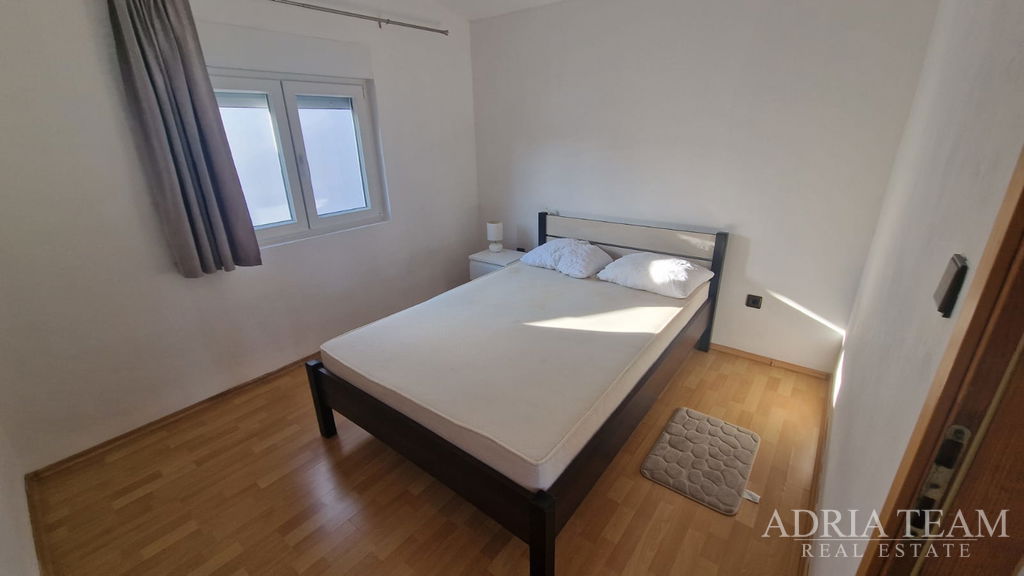 KUĆA S TRI STAMBENE JEDINICE, 200m OD MORA – VIR