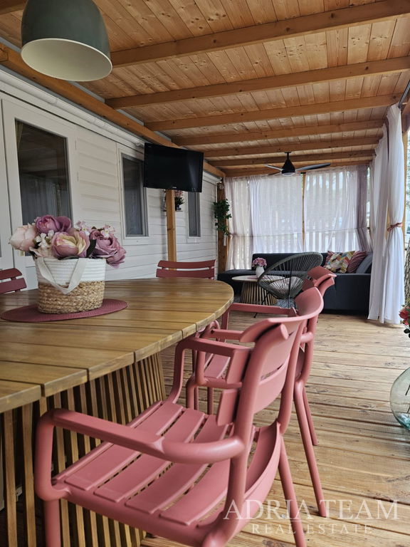 POTPUNO OPREMLJENA MOBILNA KUĆICA 4+2, SAMO 70 M OD MORA - BIOGRAD NA MORU